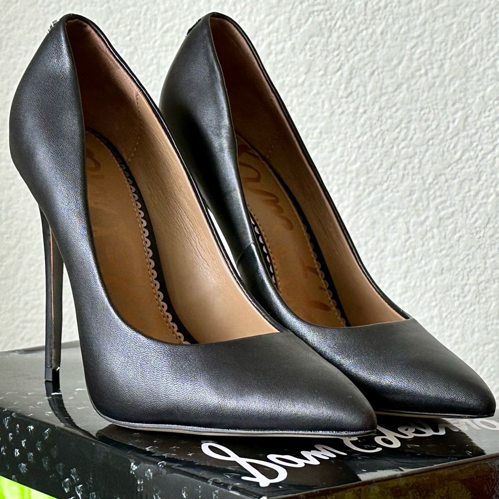 Sam Edelman classic black leather stiletto heels pump shoe // Danna